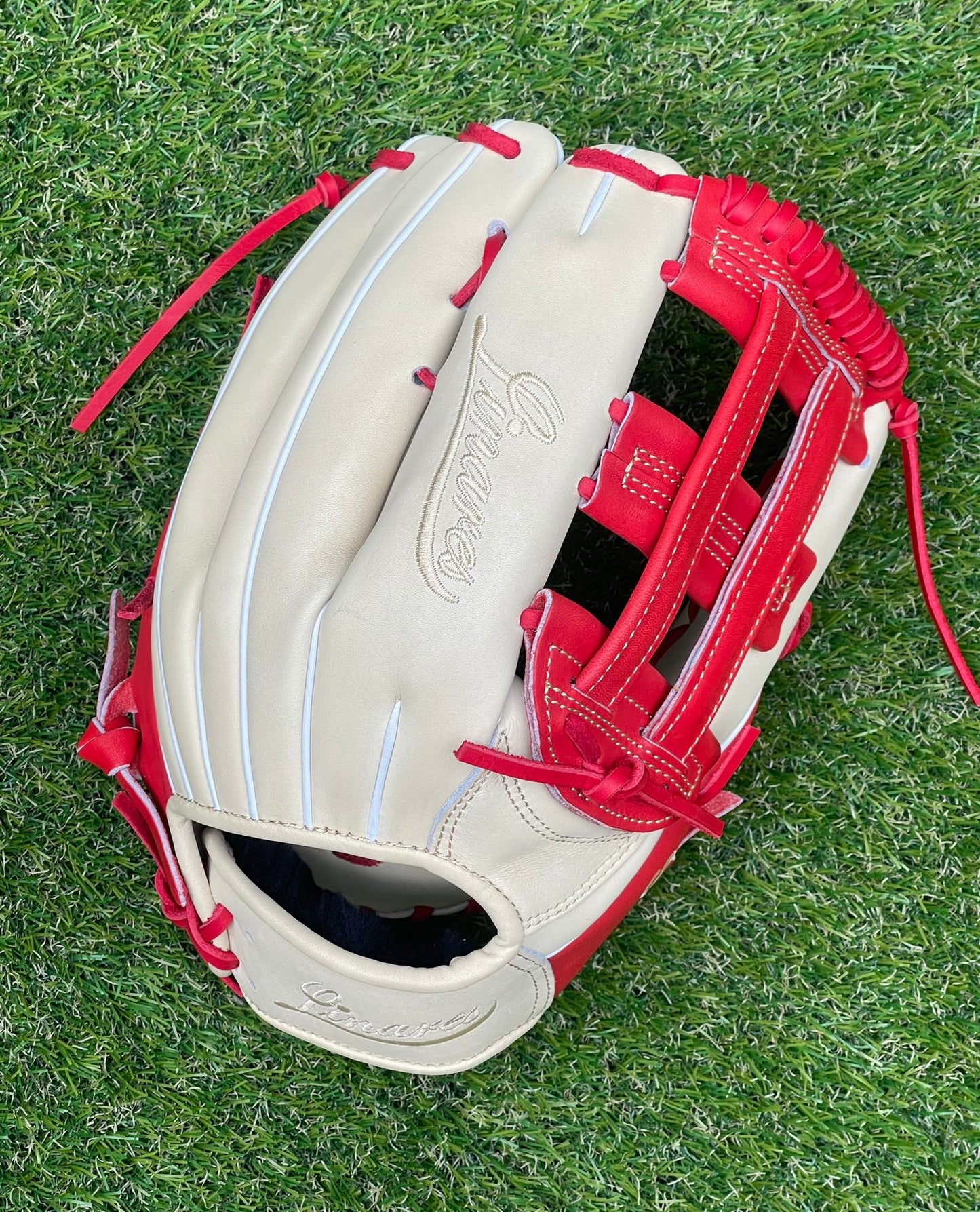 12.75 OUTFIELD Fielding Glove Blonde and Red